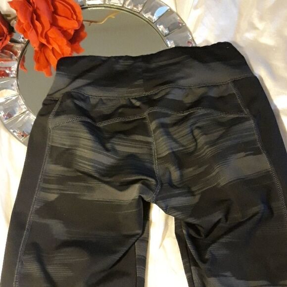 Puma Black and Grey Cropped Fitness Leggin… - Picture 4 of 7